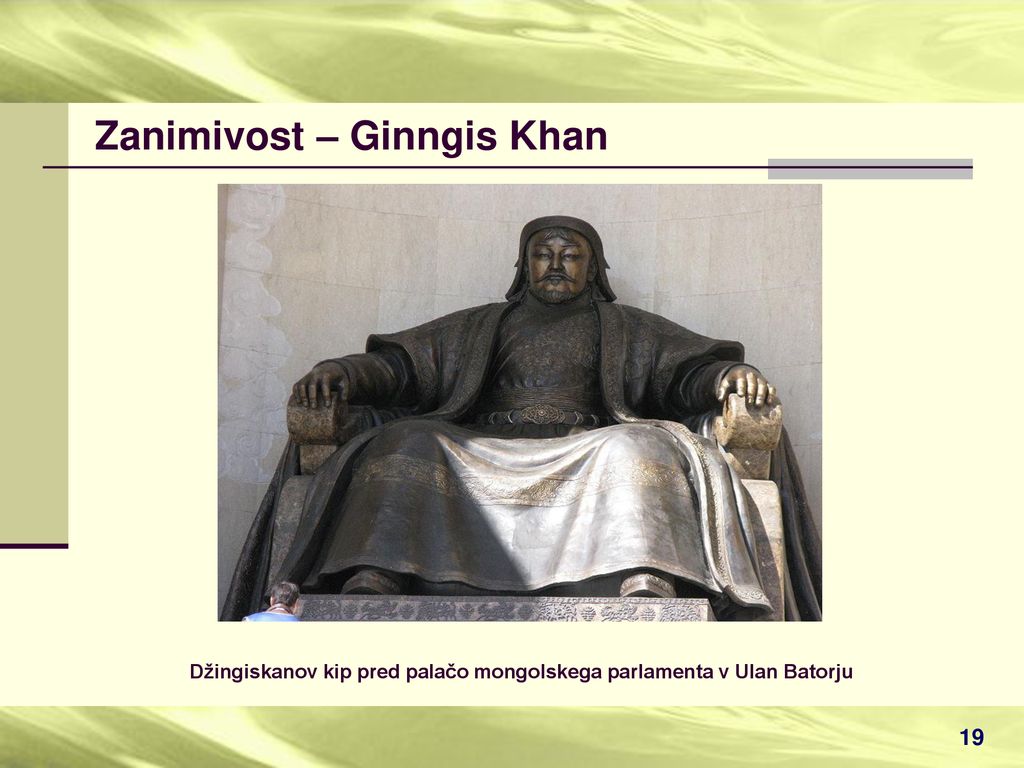 Džingiskanov kip pred palačo mongolskega parlamenta v Ulan Batorju